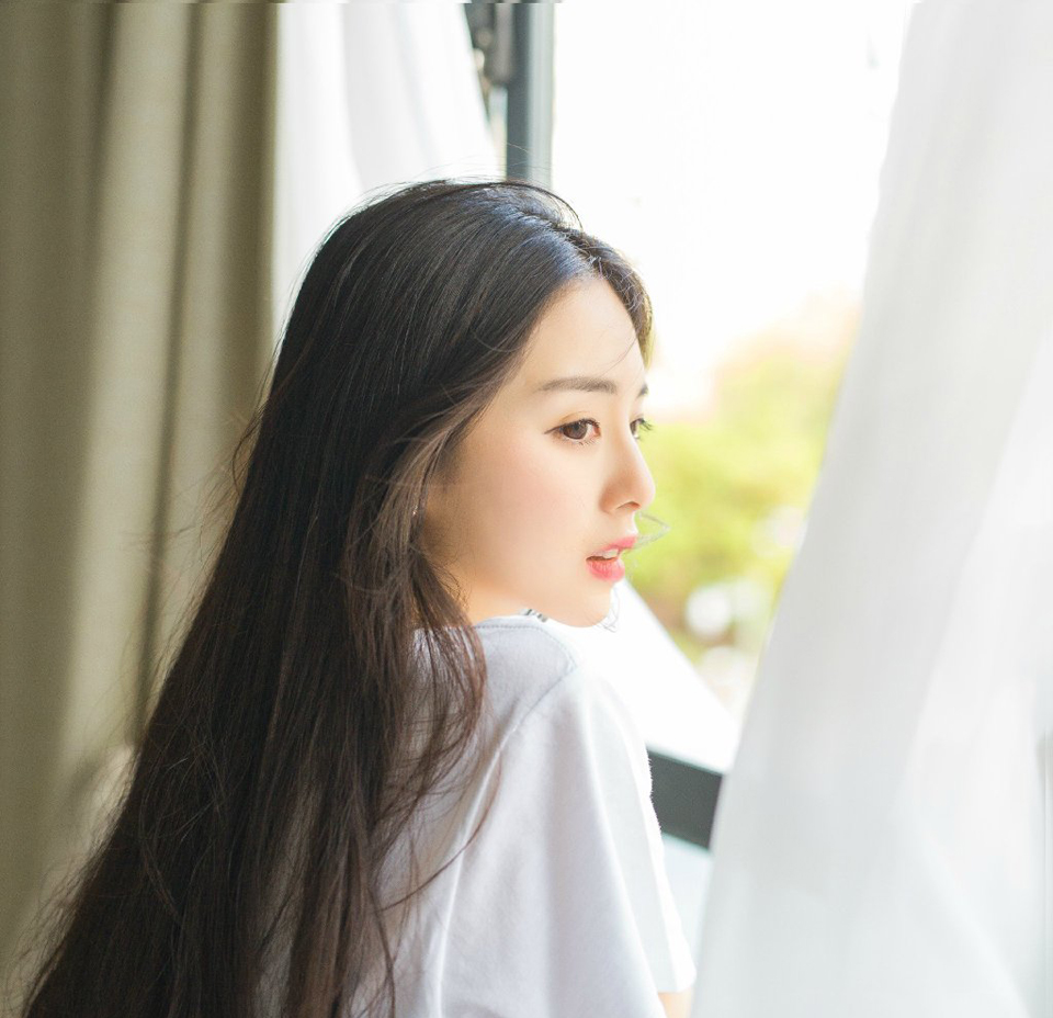 “这……”孟达摇了摇头，心中有些不屑，看向刘璋道：“主公可知，为何冠军侯会受万民爱戴？”